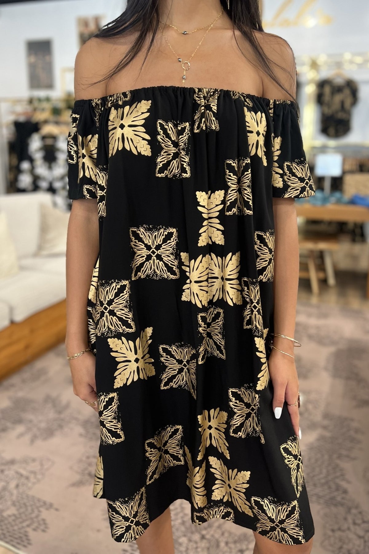 Women's Keani Dress in Black & Gold Tutu's Quilt - Close Up | Kahulaleʻa