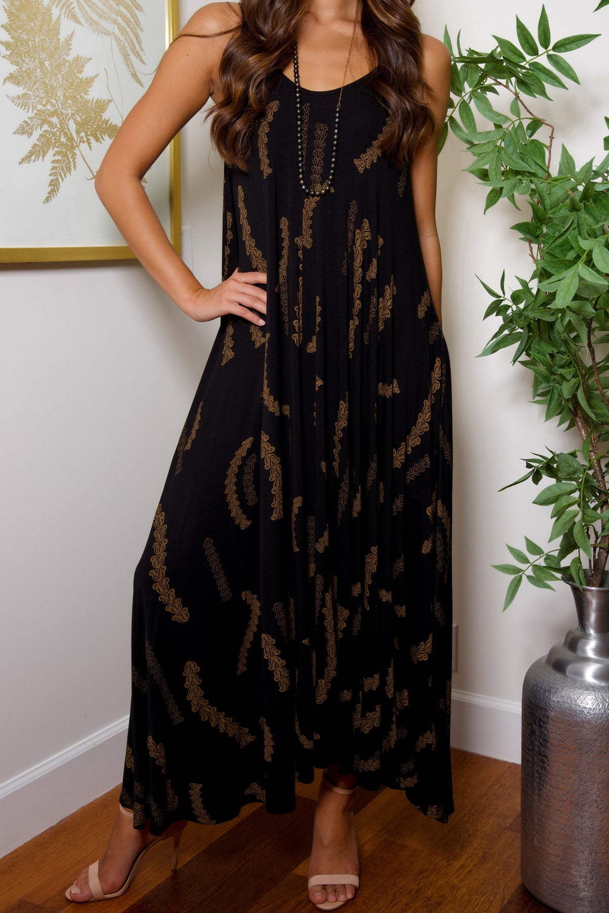 Women's Halemanu Dress in Black & Gold Pua Kalaunu - Front View | Kahulaleʻa