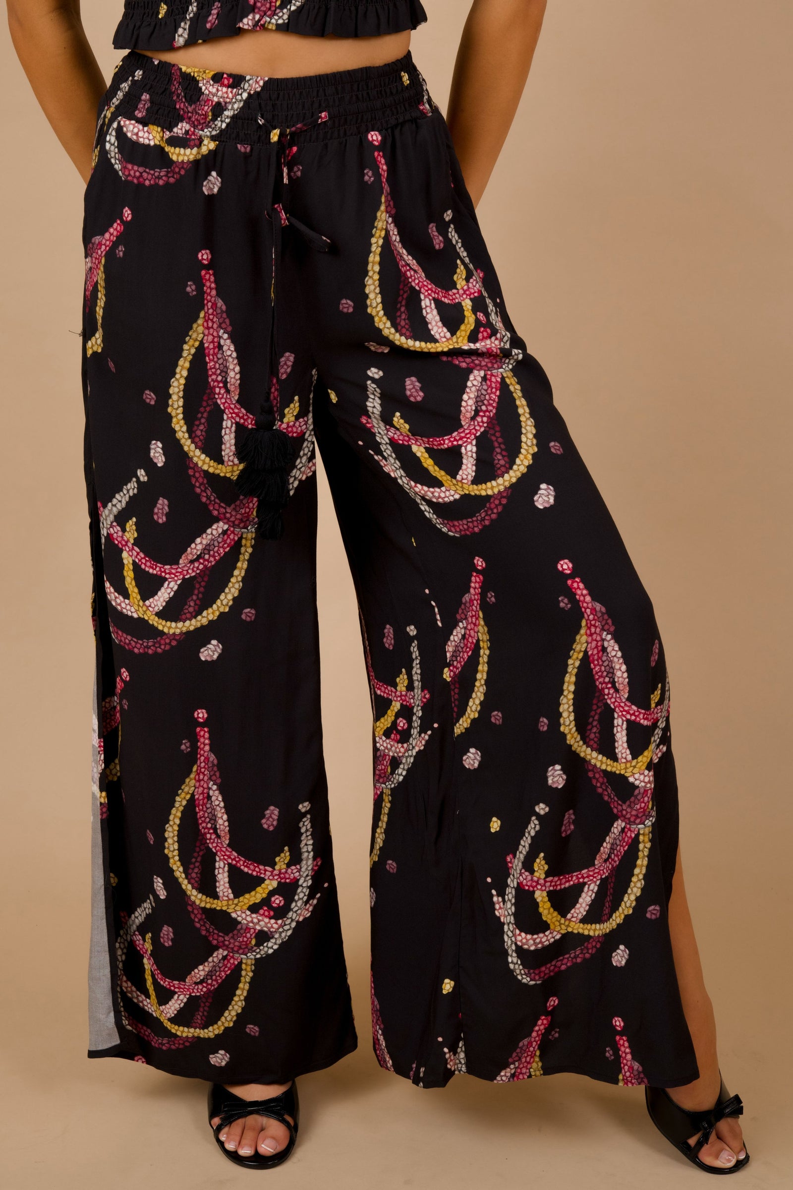 Women's Malama Pants in Black Lei Kahelelani - Close Up | Kahulaleʻa
