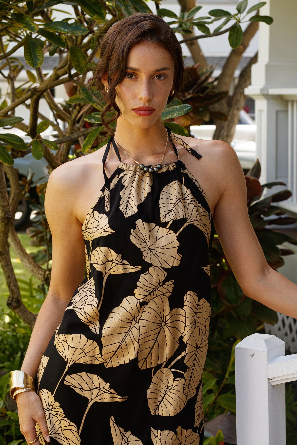 Dress Hekili in Black Gold Lauloa Keʻokeʻo Kalo — Close-Up, halter neckline | Kahulaleʻa