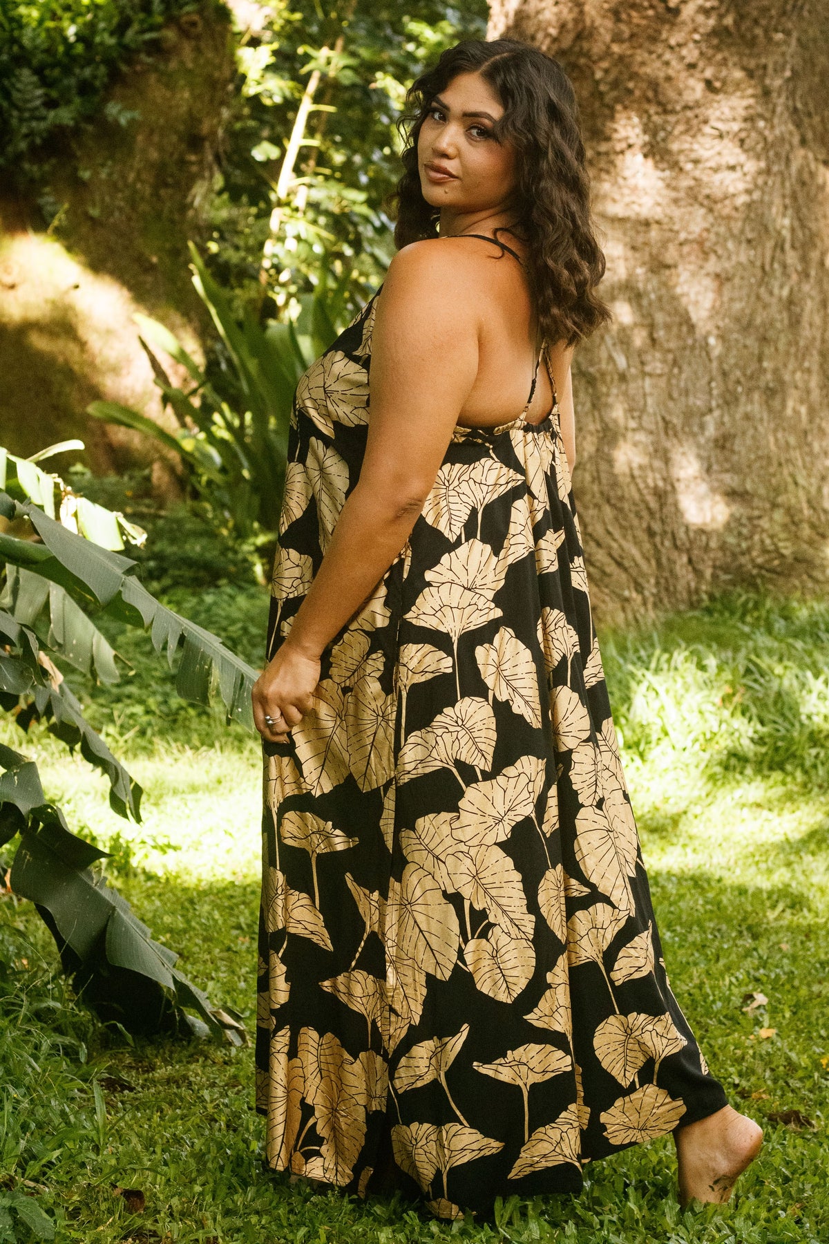 Dress Kuʻuipo in Black Gold Lauloa Keʻokeʻo Kalo — Side View | Kahulaleʻa