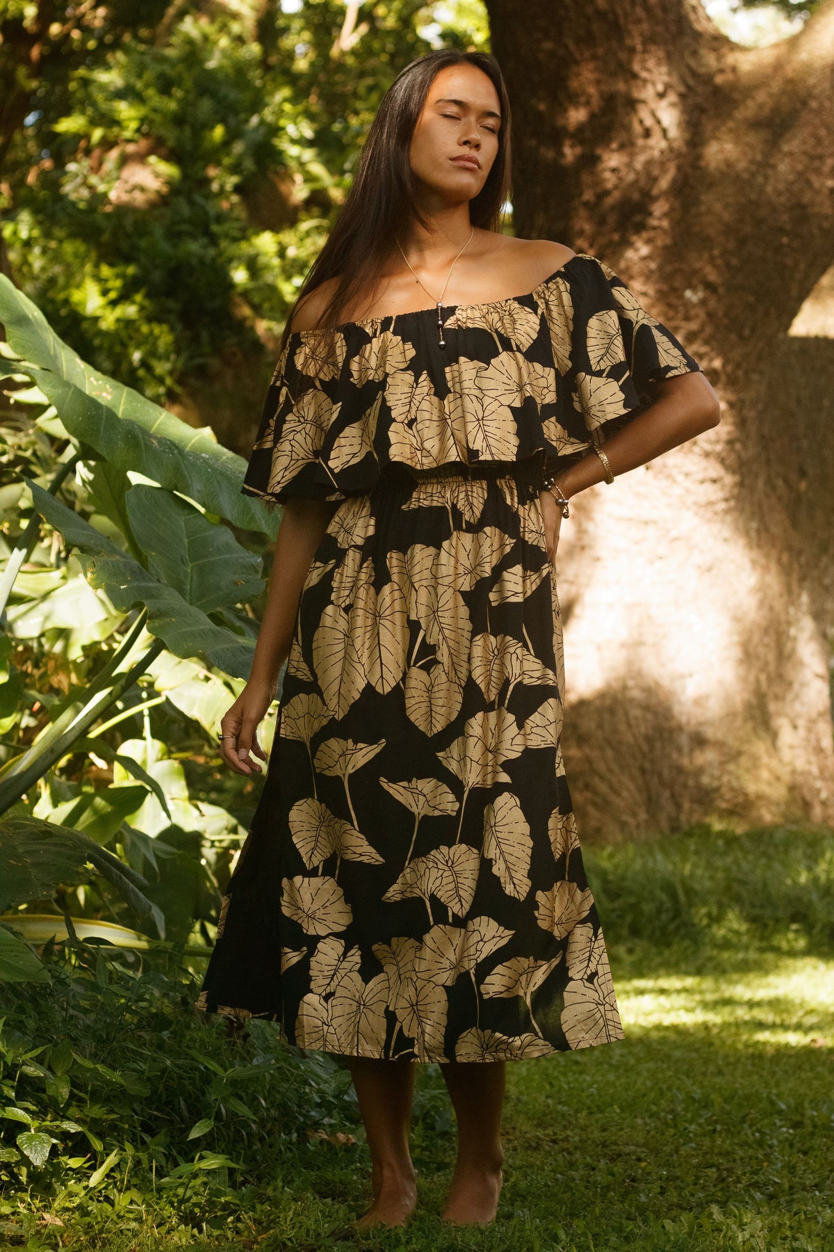 Dress Lahela in Black Gold Lauloa Keʻokeʻo Kalo — Front View, side slit | Kahulaleʻa
