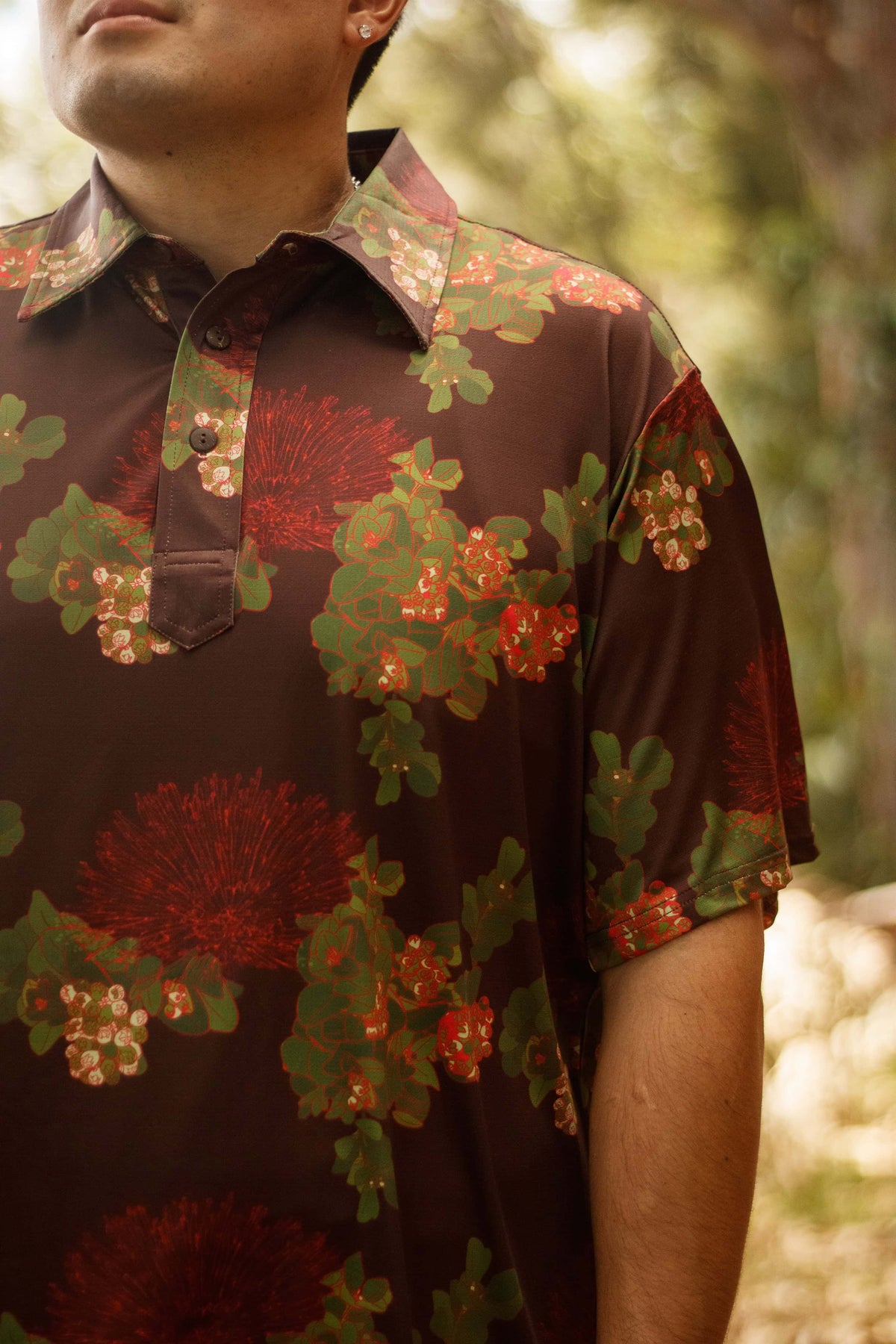Men's Active Polo in Mocha Lehua Blossom — Close-Up, collar and buttons | Kahulaleʻa