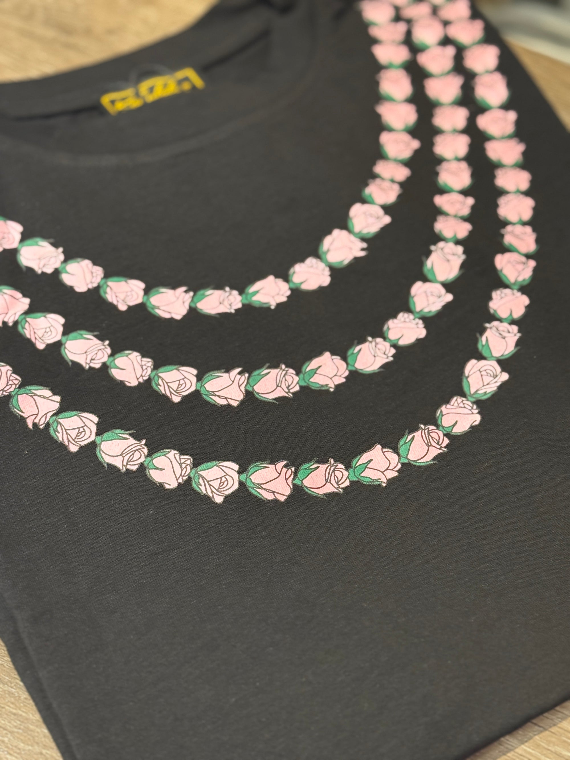 Women's Lei T-Shirt in Black & Pink Lei Loke | Kahulaleʻa
