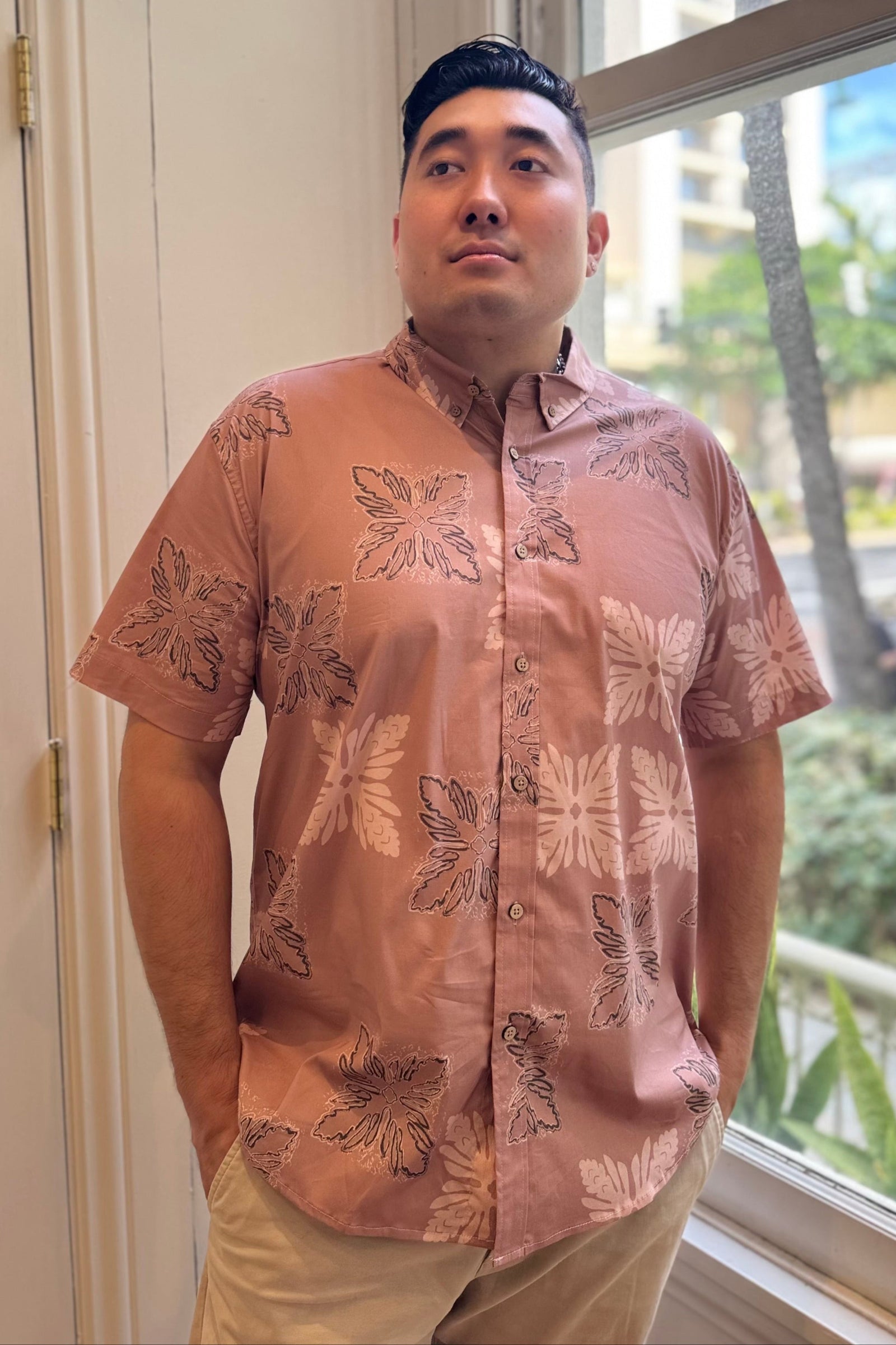 Men’s Aloha Shirt in Rose Quilt - Front View | Kahulaleʻa