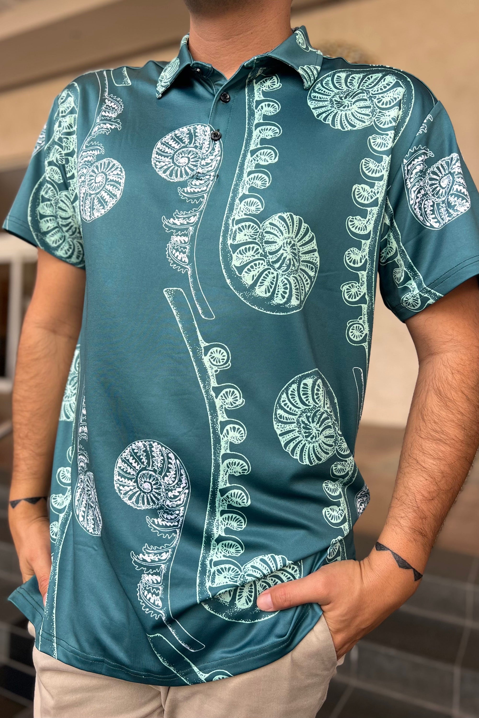 Men’s Holoholo Polo Shirt in Green Hāpuʻu - Front View | Kahulaleʻa