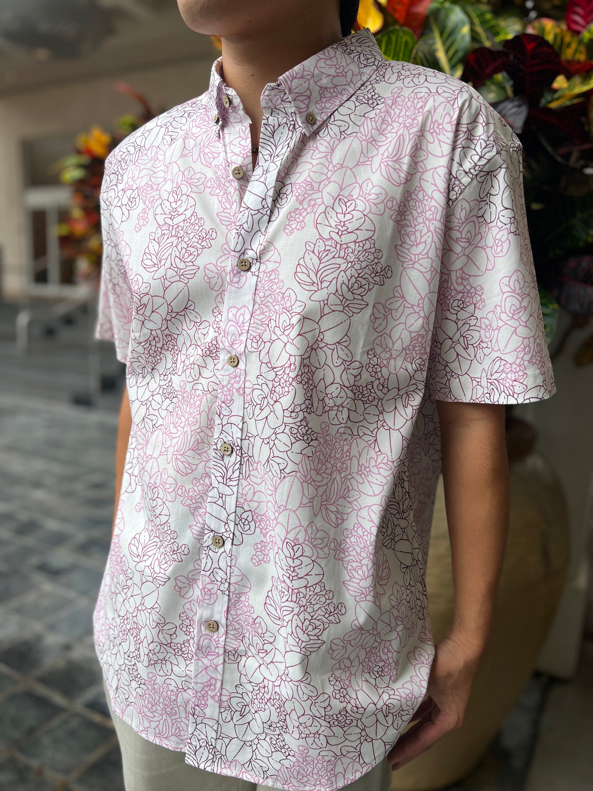 Men's Aloha Shirt in White & Pink Liko - Close Up | Kahulaleʻa
