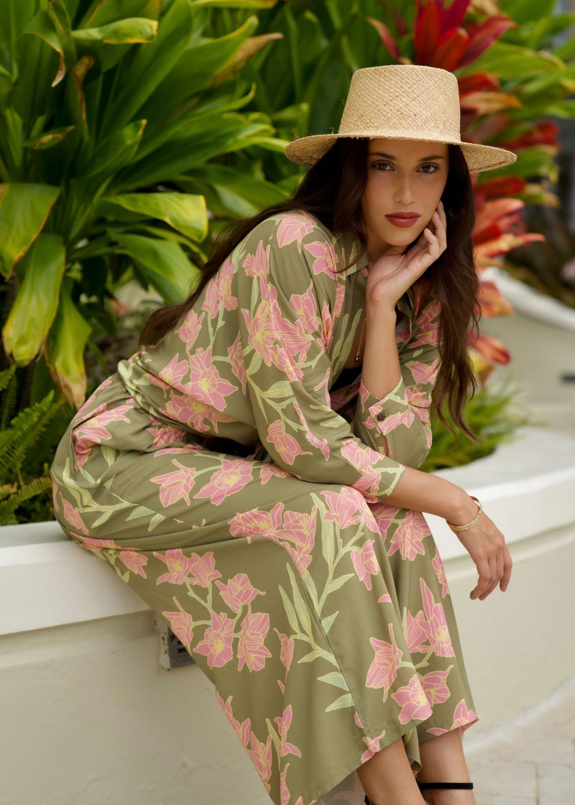 Women's Top Kaina & Pants Kahakai in Olive Honohono - Side View | Kahulaleʻa