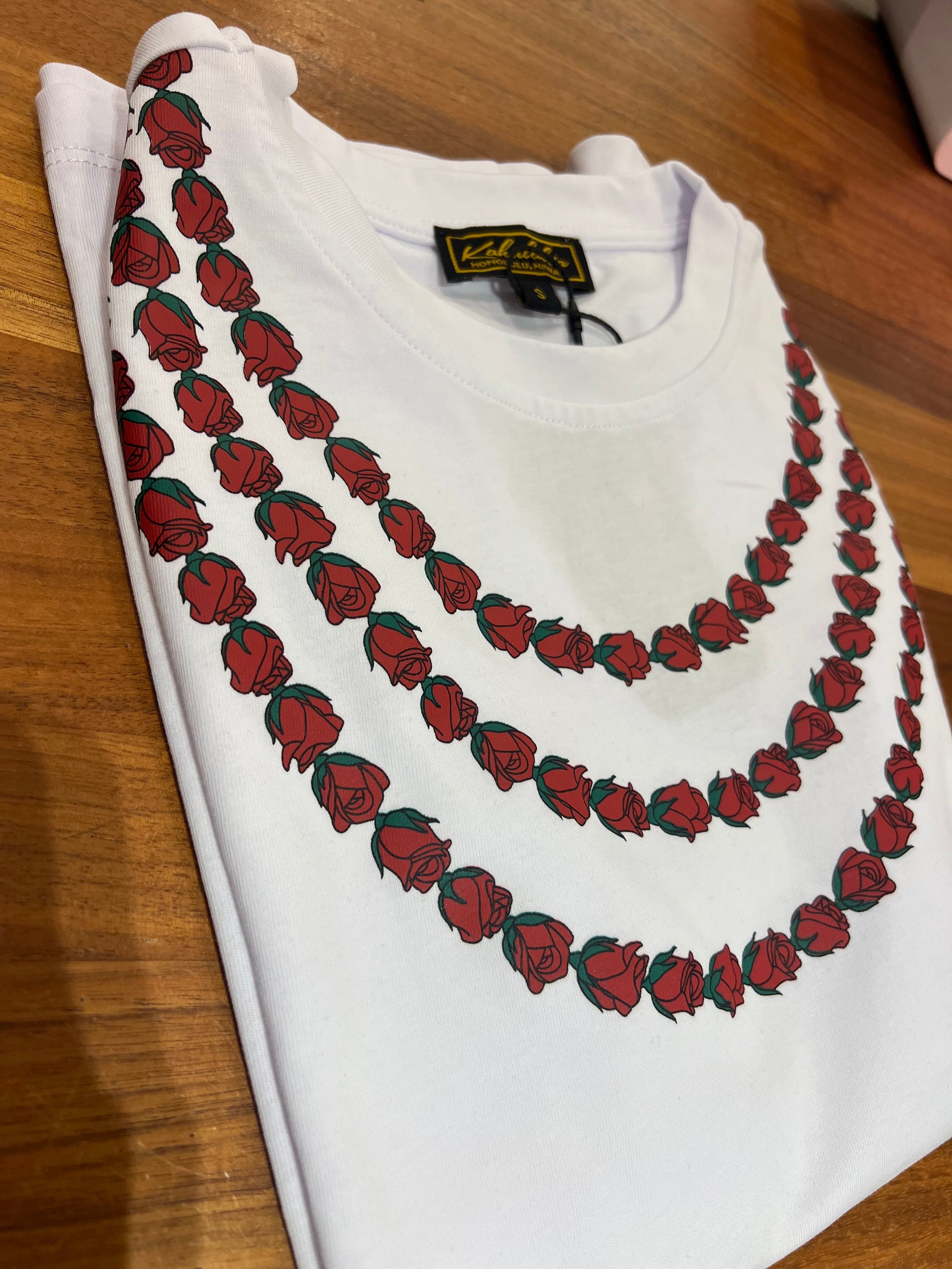 Women's Lei T-Shirt in White & Red Lei Loke | Kahulaleʻa