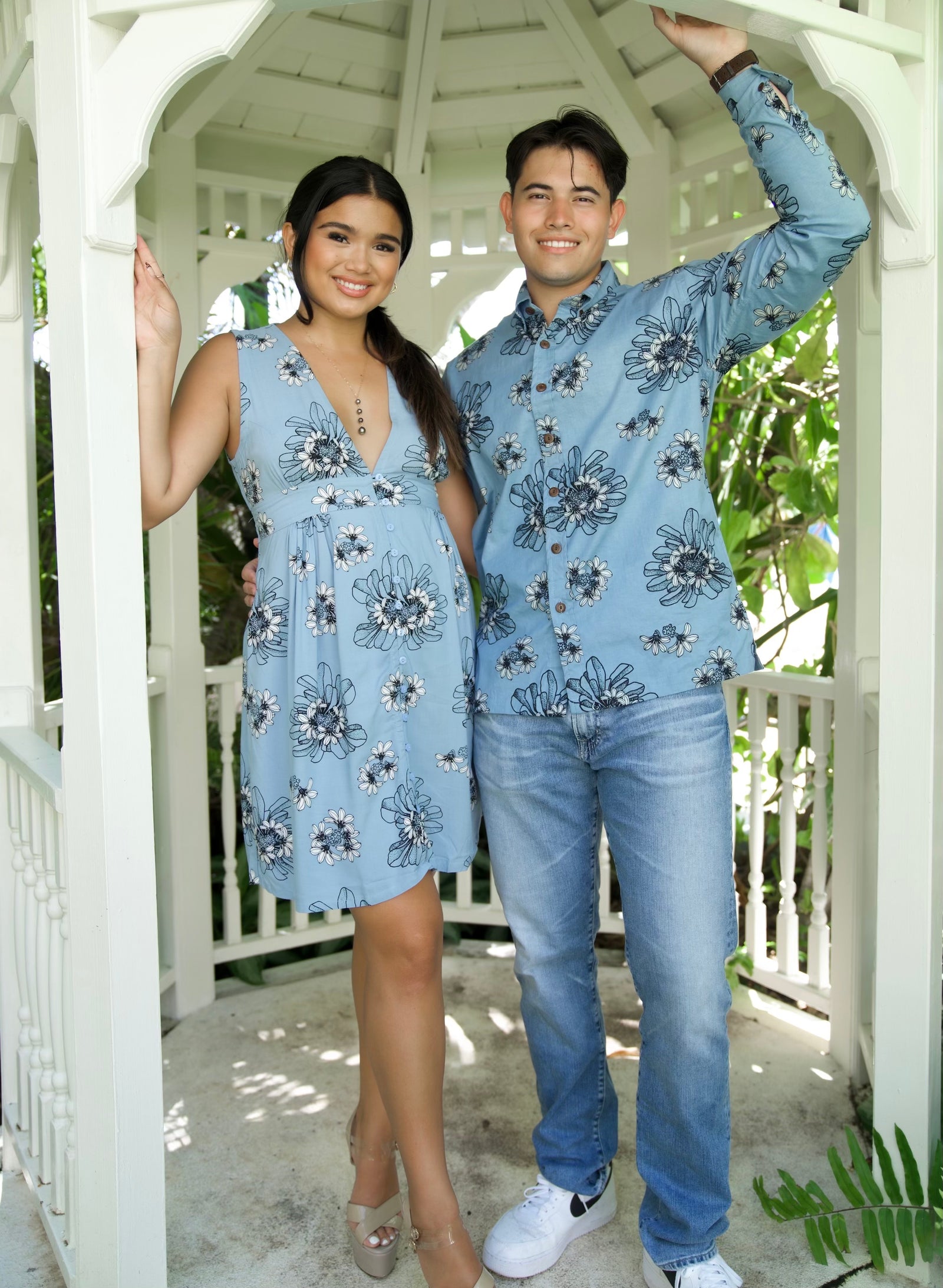 Men's Aloha Long Sleeve Shirt in Dusk Blue Naupaka - Front View | Kahulaleʻa