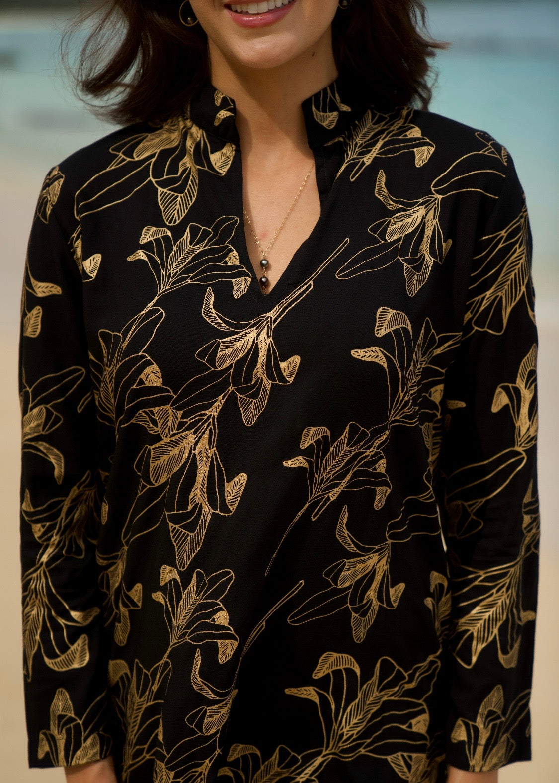 Women's Tunic Hanohano in Gold Ti Leaf & Black - Close Up | Kahulaleʻa