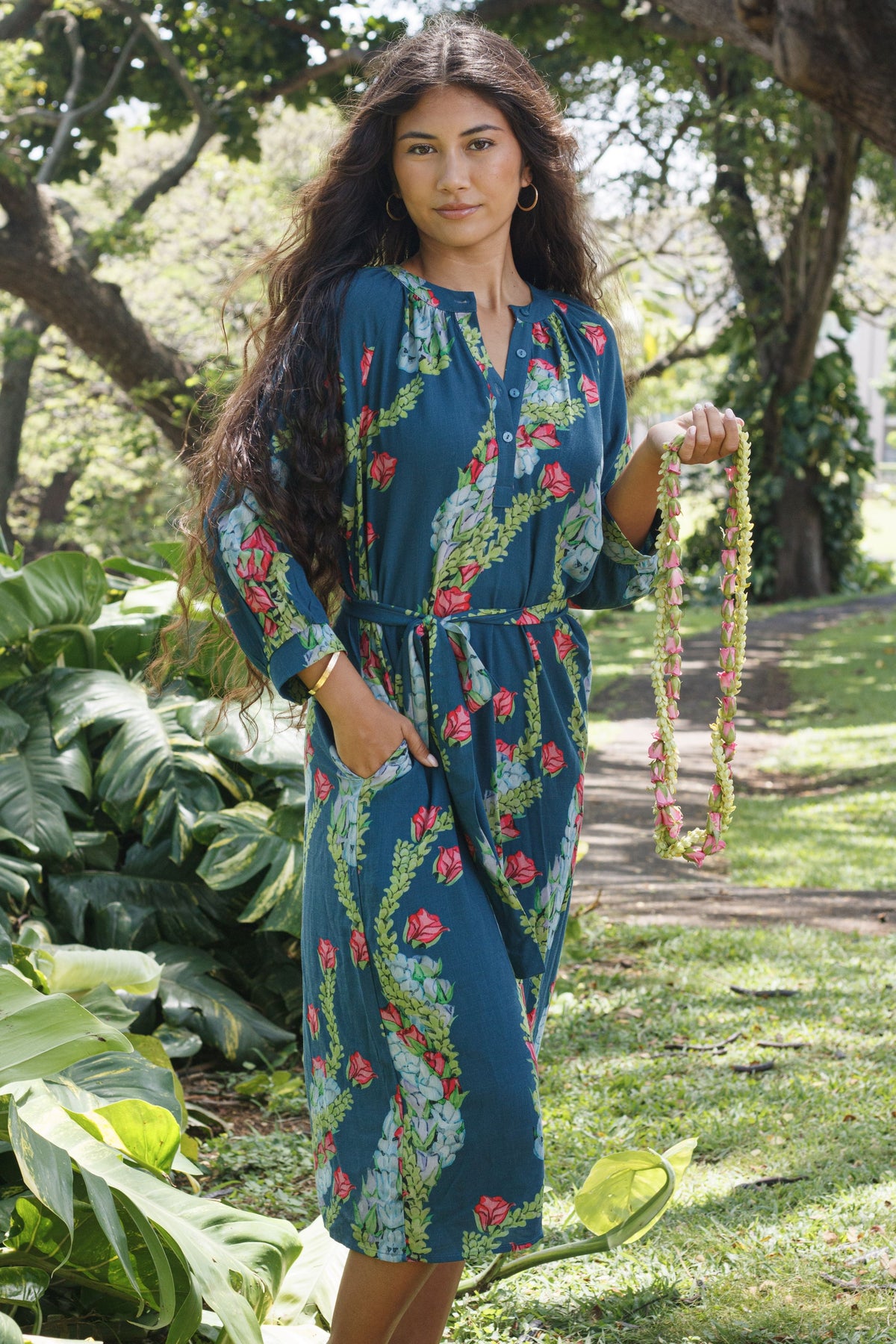 Dress Naniloa in Blue Lei Kaʻiʻini — Front View, side pocket | Kahulaleʻa