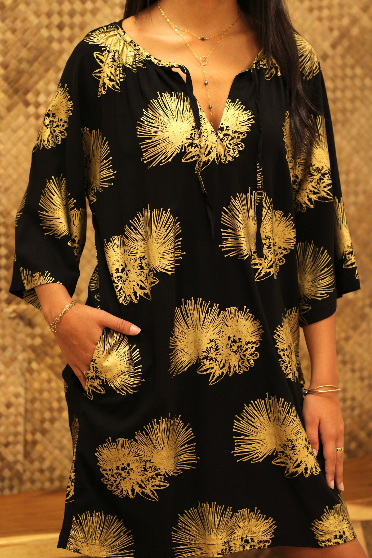Dress Pilina Black Gold Hōpoelehuaopuna - Close Up | Kahulaleʻa