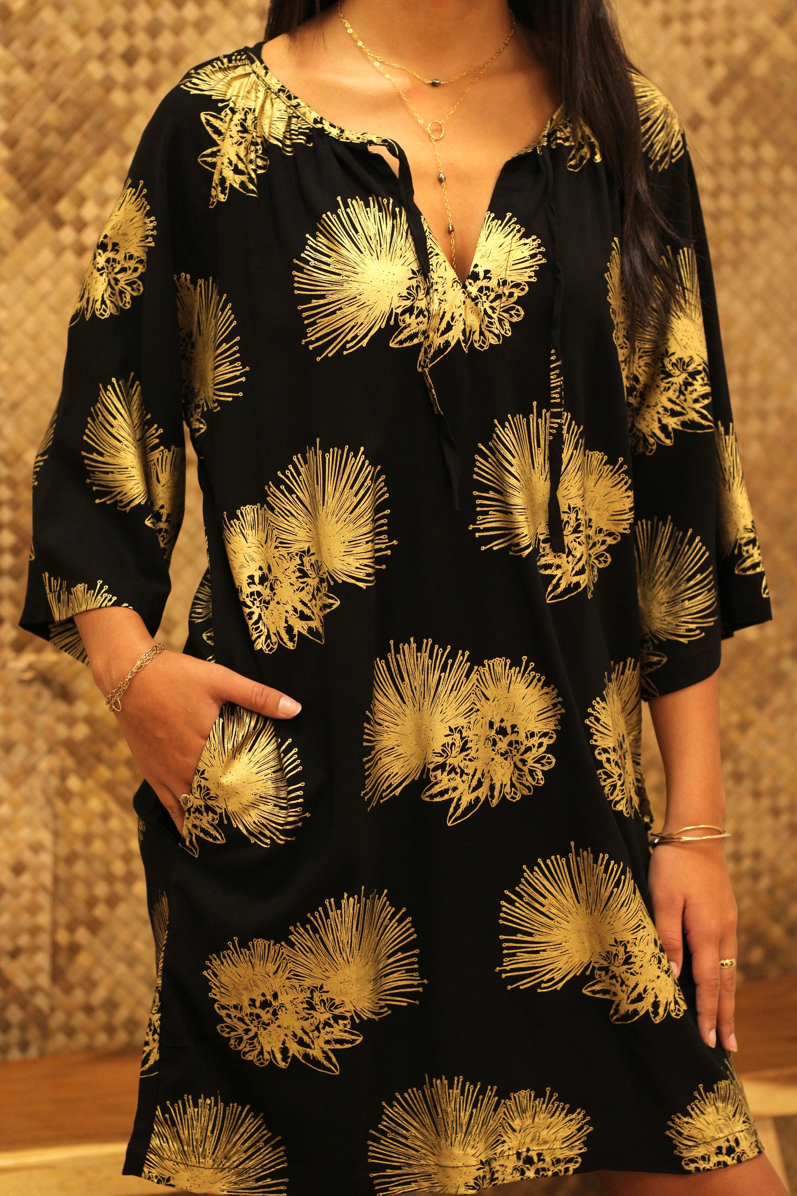 Dress Pilina Black Gold Hōpoelehuaopuna - Close Up | Kahulaleʻa