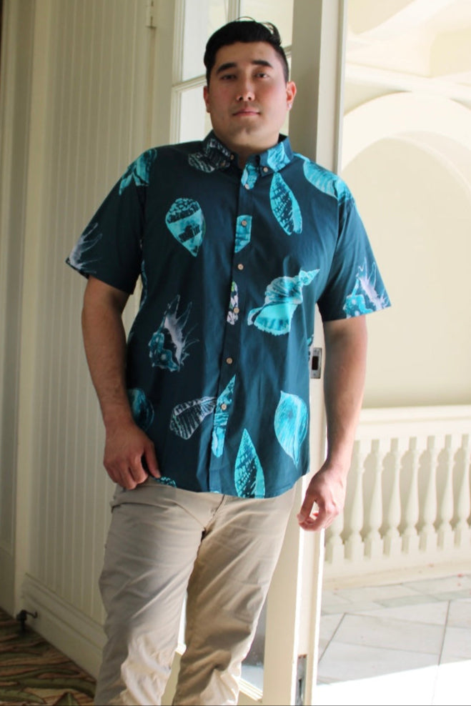 Men’s Aloha Shirt in Teal with Hawaiian Seashells - Front View | Kahulaleʻa