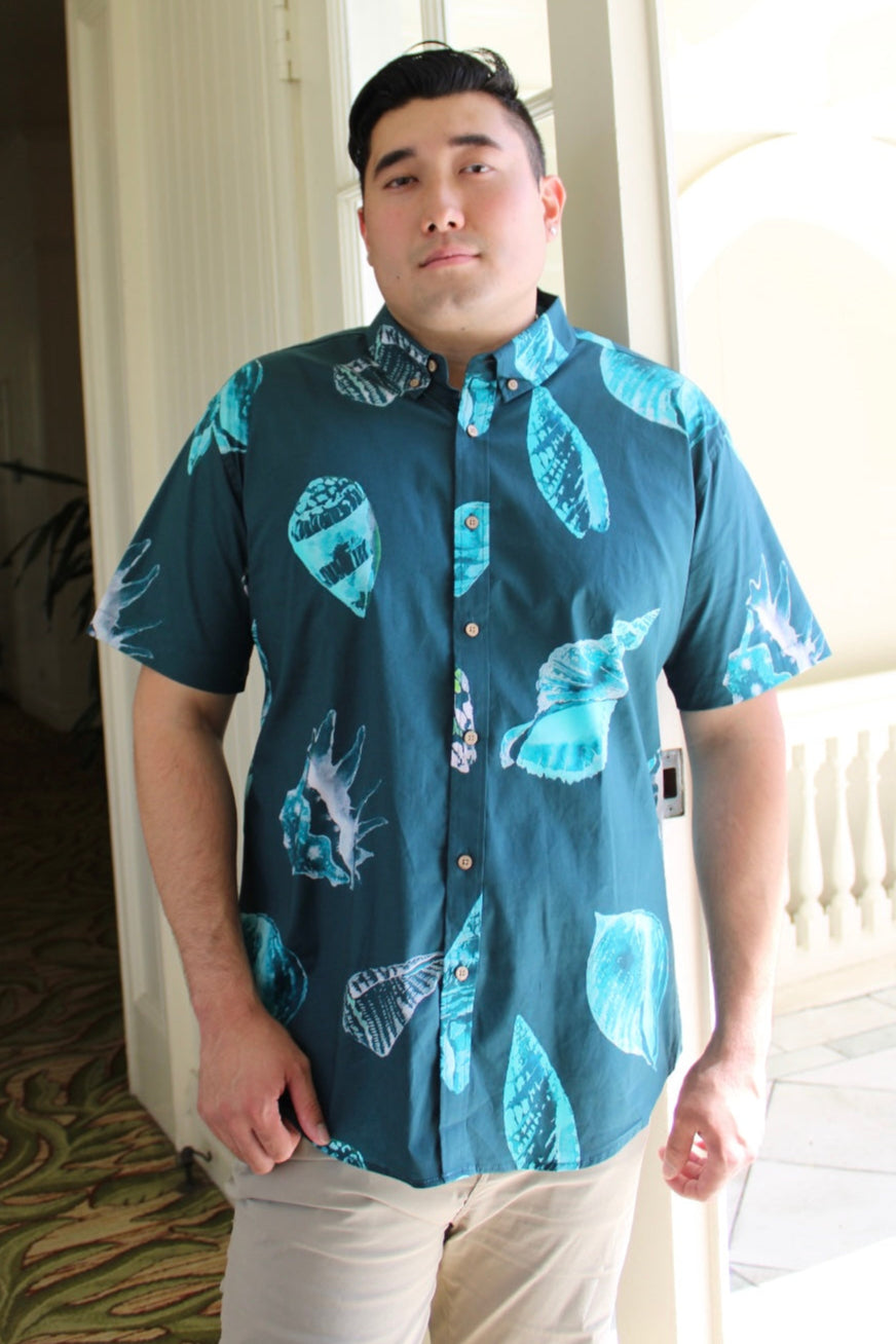 Men’s Aloha Shirt in Teal with Hawaiian Seashells - Front View | Kahulaleʻa