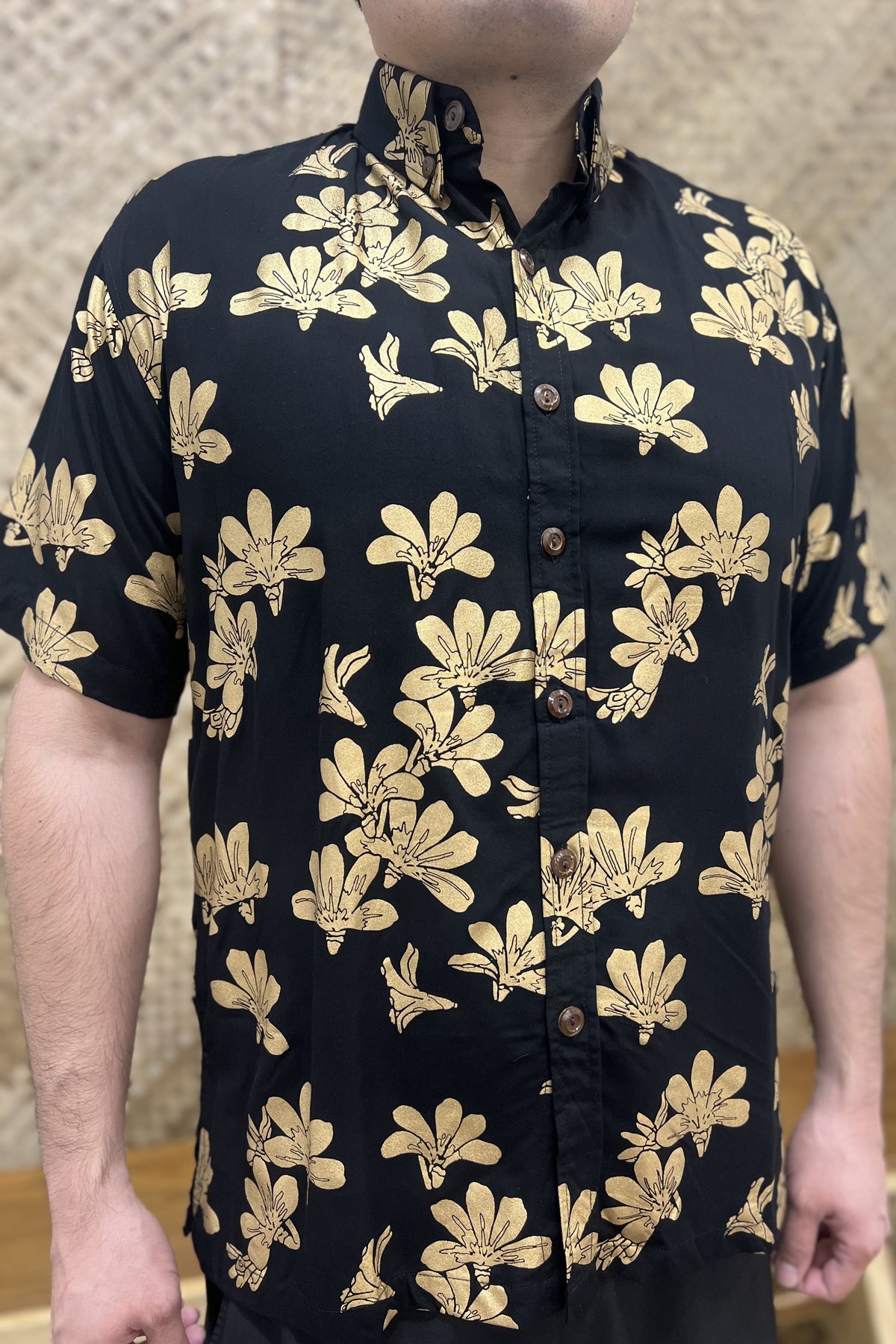 Men's Aloha Shirt in Black Gold Naupaka - Close Up | Kahulaleʻa