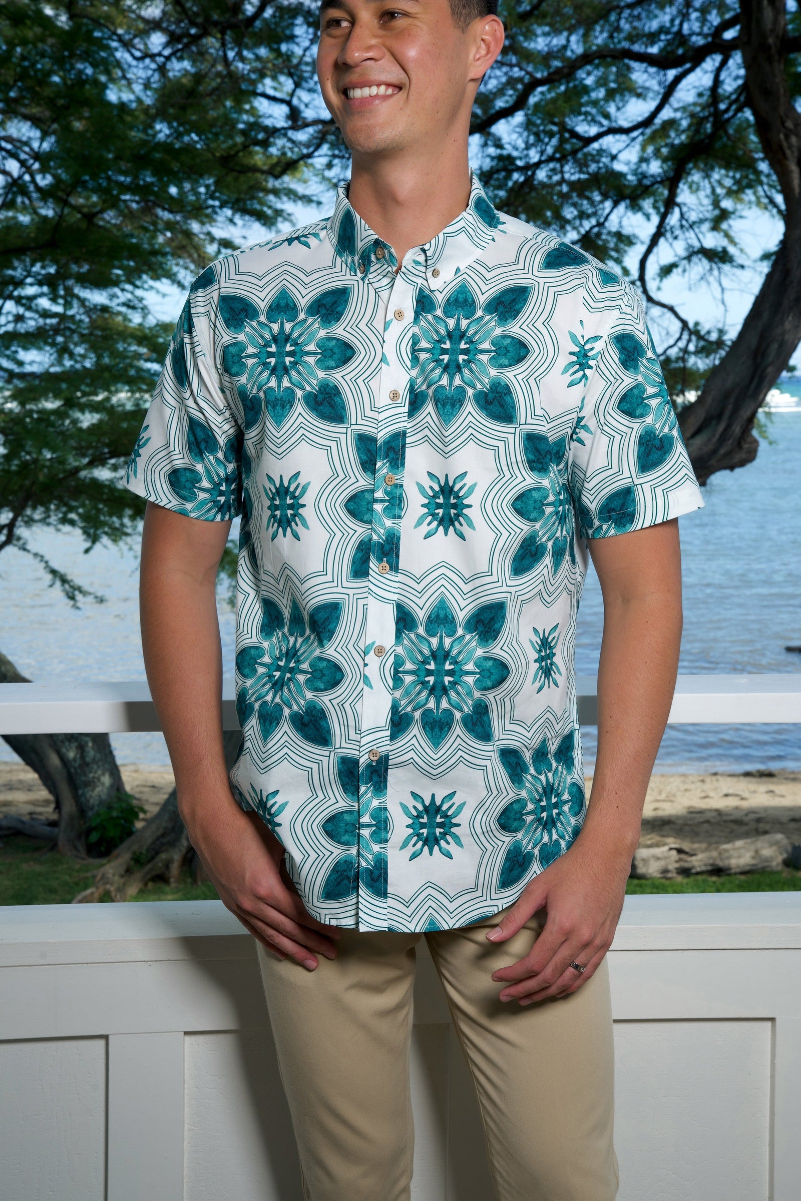 Men's Aloha Shirt White Kalo Quilt