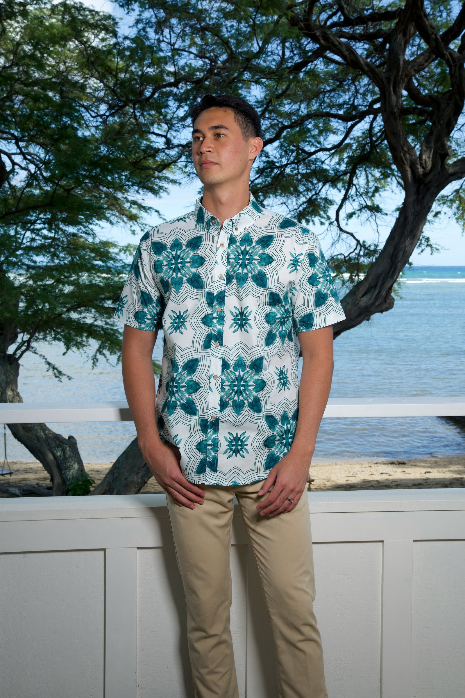 Men's Aloha Shirt White Kalo Quilt