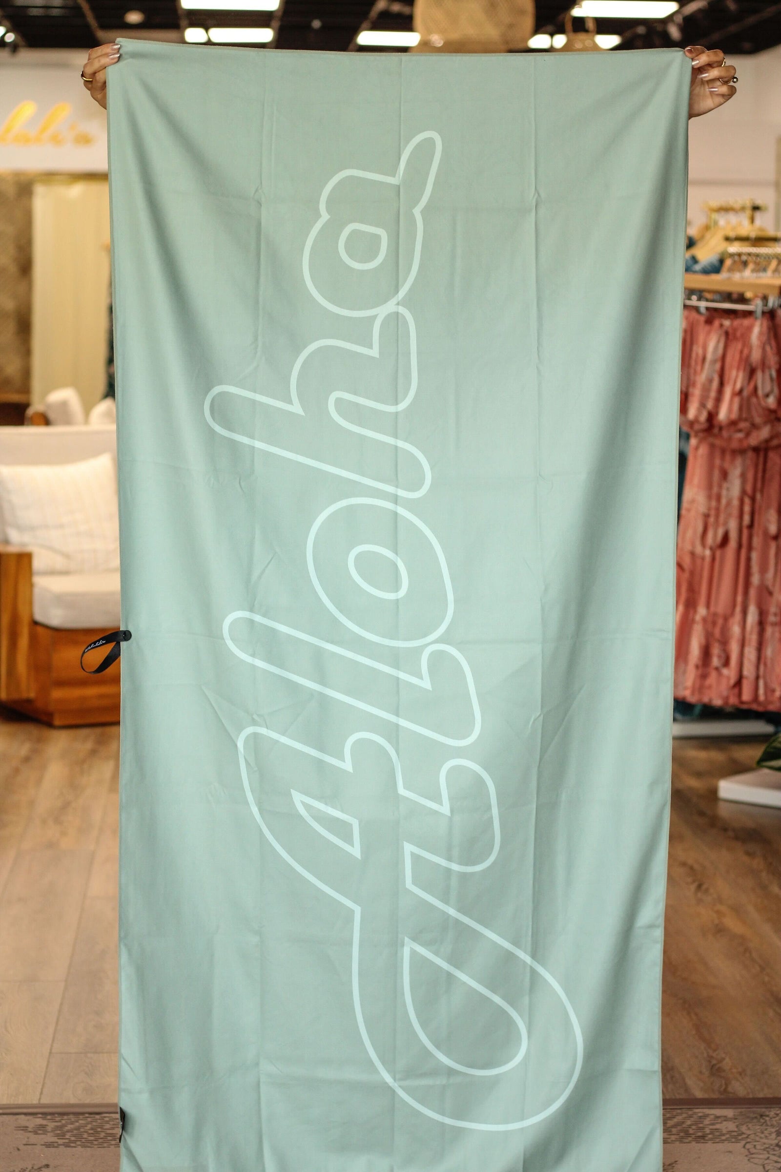 Microfiber Beach Towel in Cloud Kalo | Kahulaleʻa