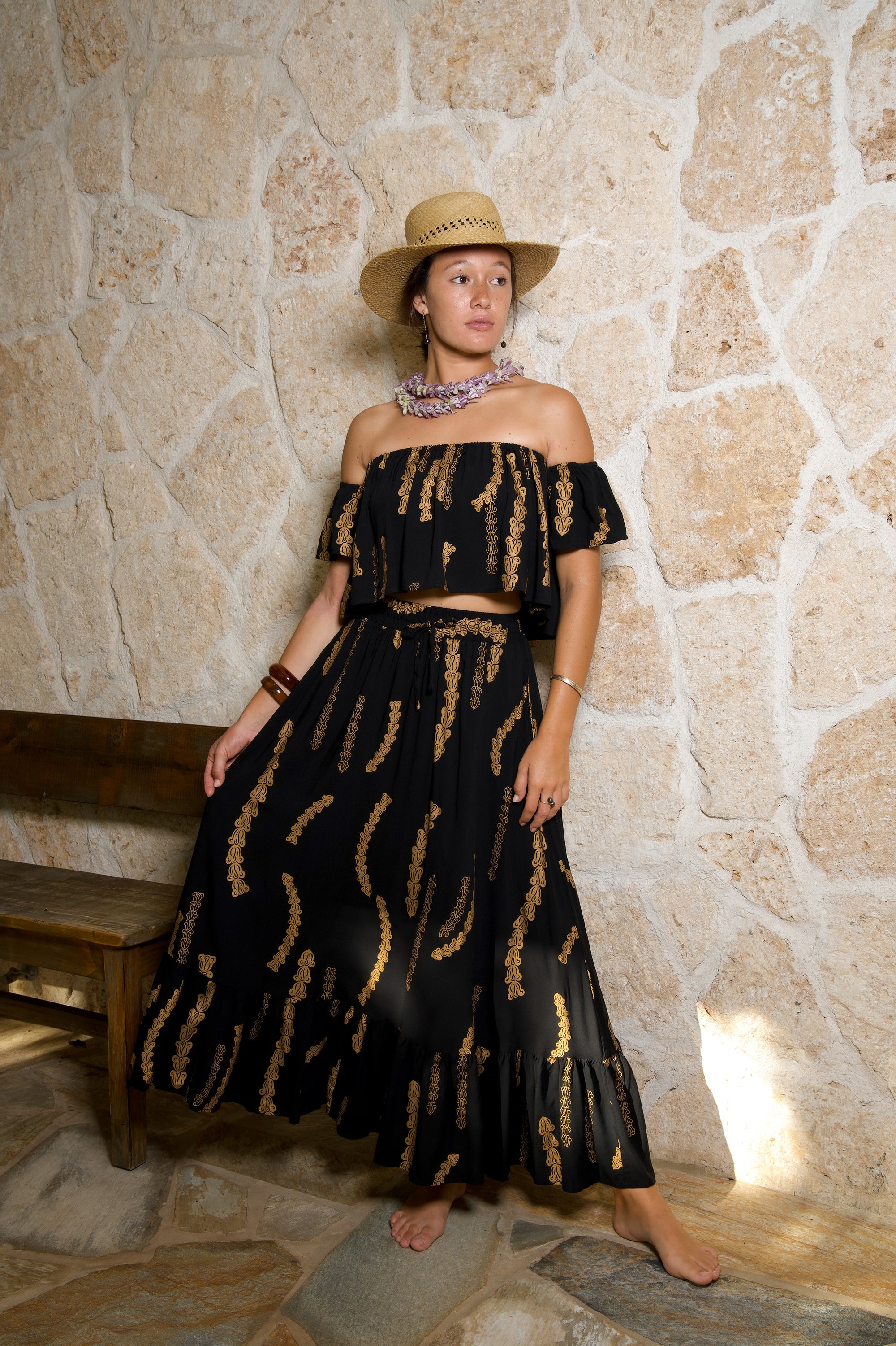 Kahulale'a - Skirt Nainoa - Black & Gold Pua Kalaunu - Front View