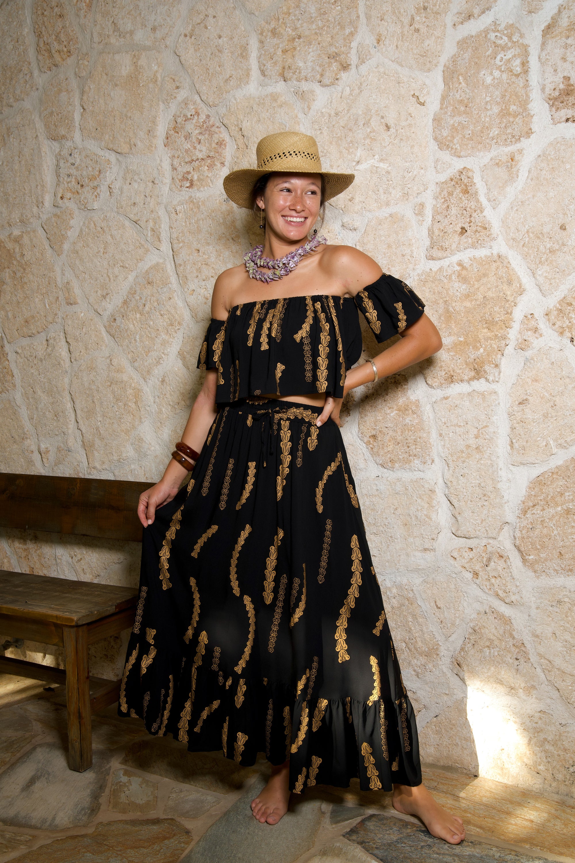 Kahulale'a - Skirt Nainoa - Black & Gold Pua Kalaunu - Front View