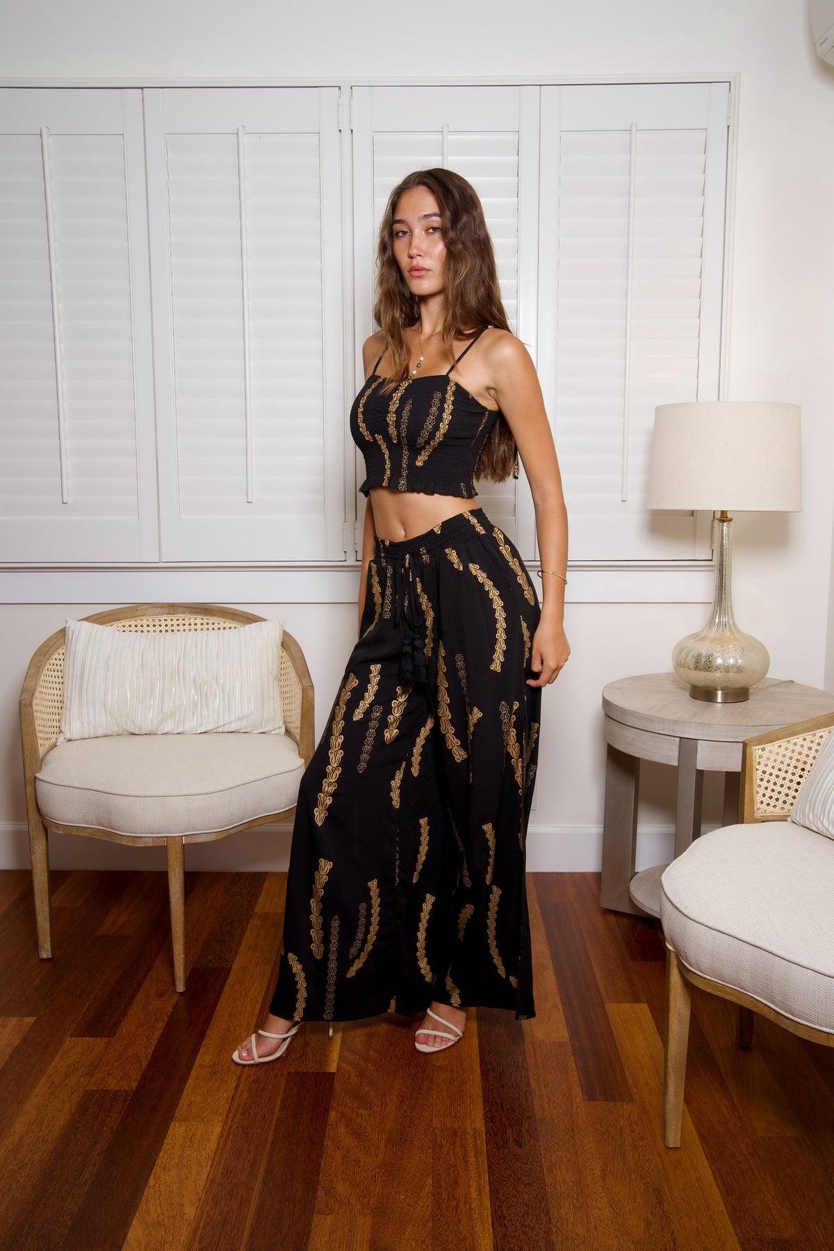 Top Leʻa Black Gold Lei Pua Kalaunu