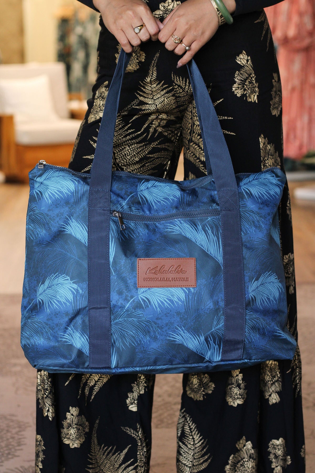 Waikiki Tote Bag in Ocean Puna Niu - Front View | Kahulaleʻa