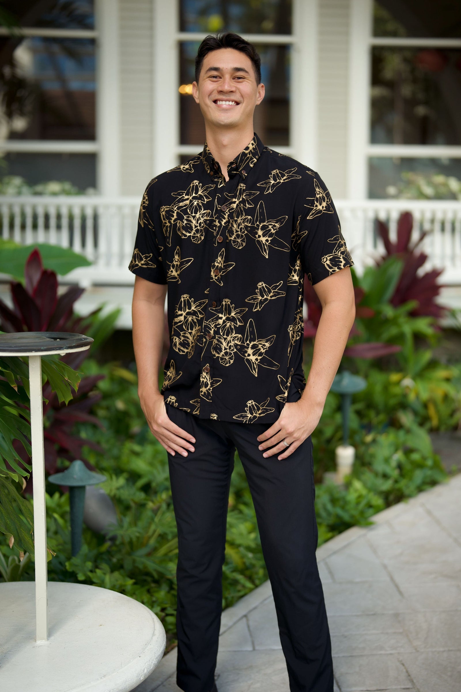 Men's Aloha Shirt Black Gold Pua Kalaunu