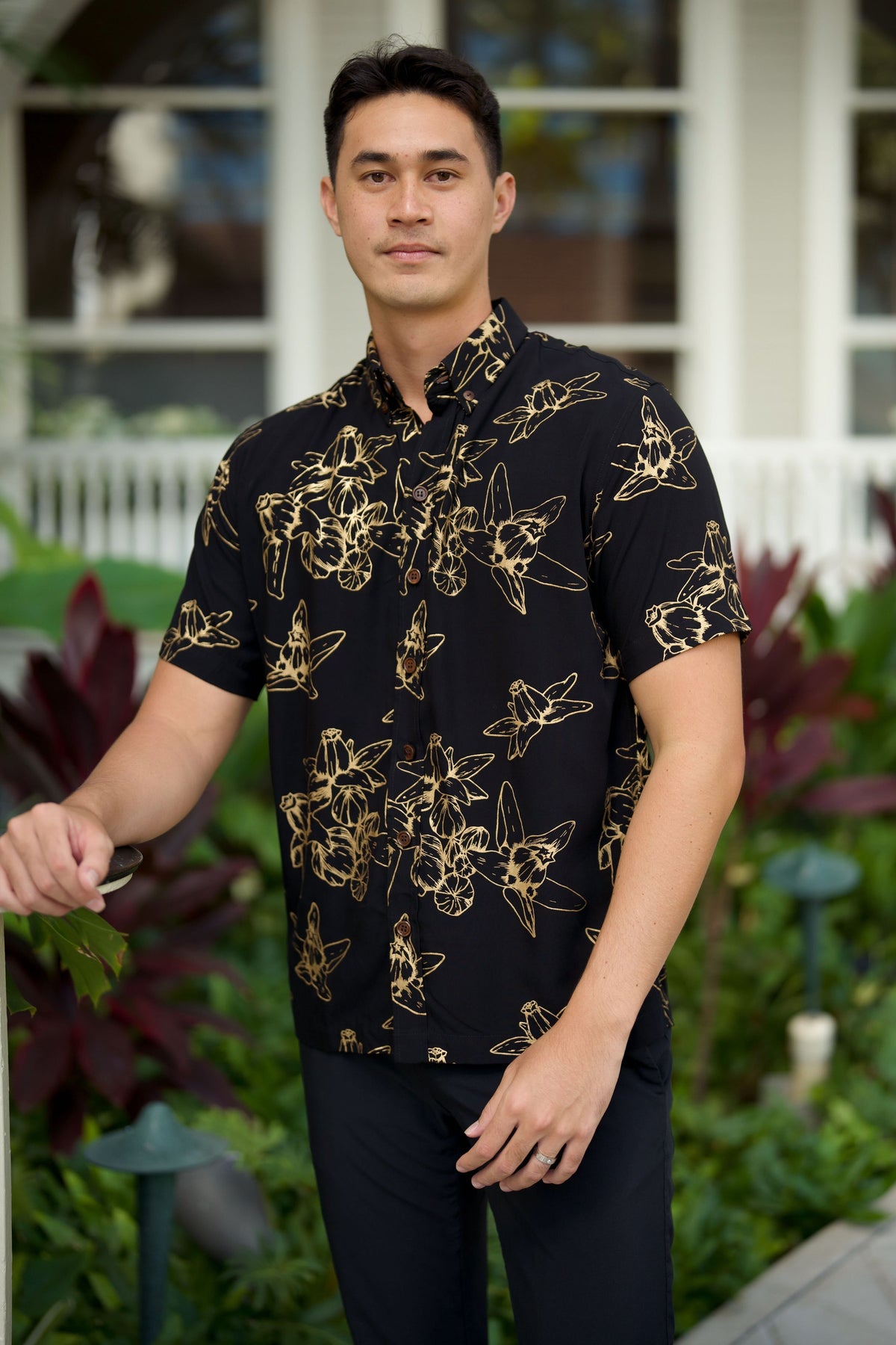 Men's Aloha Shirt Black Gold Pua Kalaunu