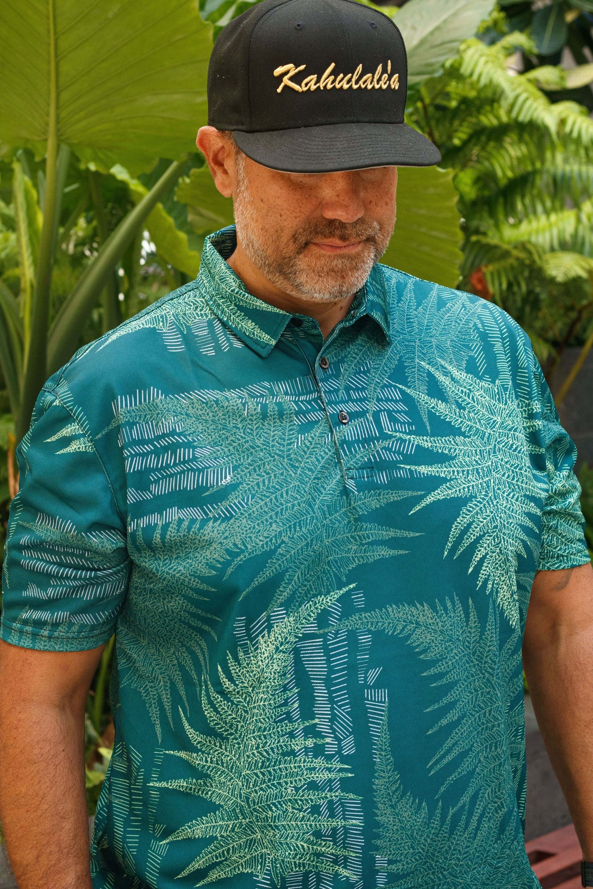 Men's ʻEkahi Polo in Pine Waiheʻe Palapalai — Front View, On-Model | Kahulaleʻa
