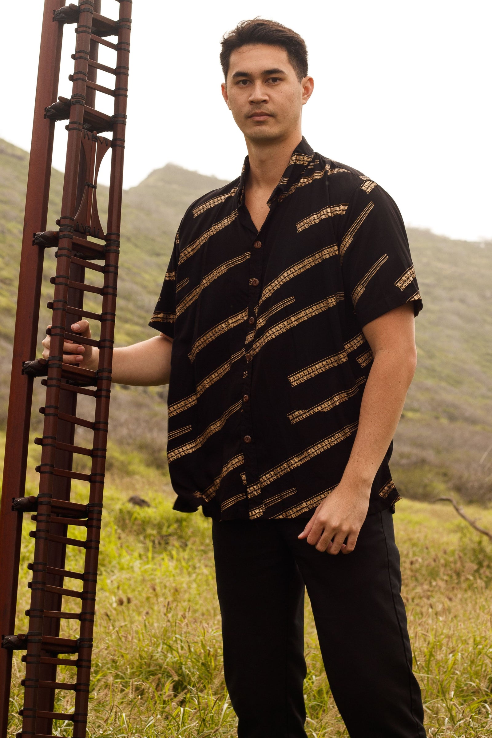 Men's Aloha Shirt Black Gold He‘e Hōlua