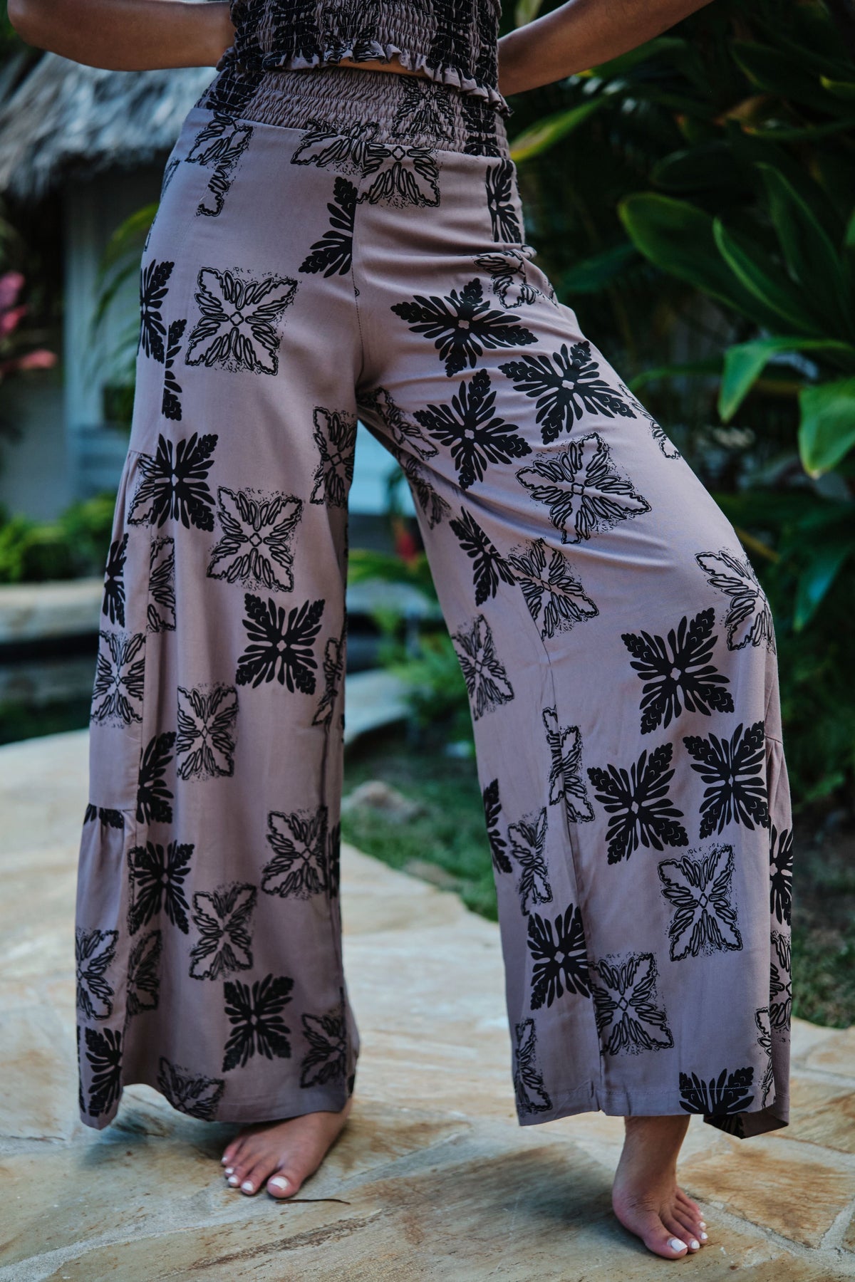 Pants Kōkeʻe Aubergine Tūtū&#39;s Quilt