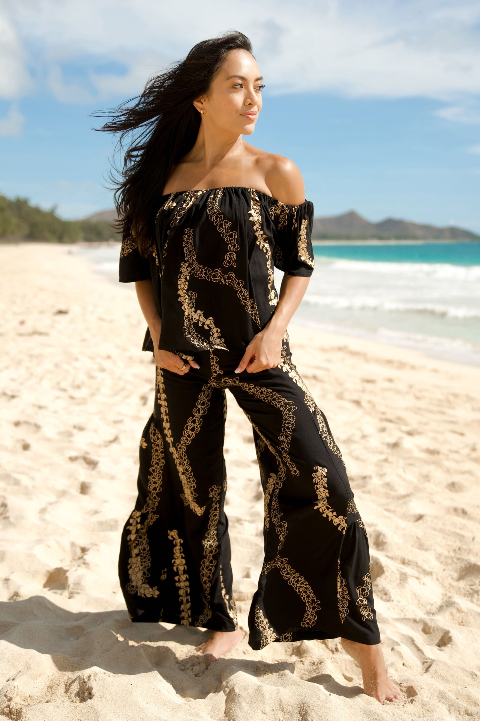 Top Kapono Black Gold Lei Puakenikeni