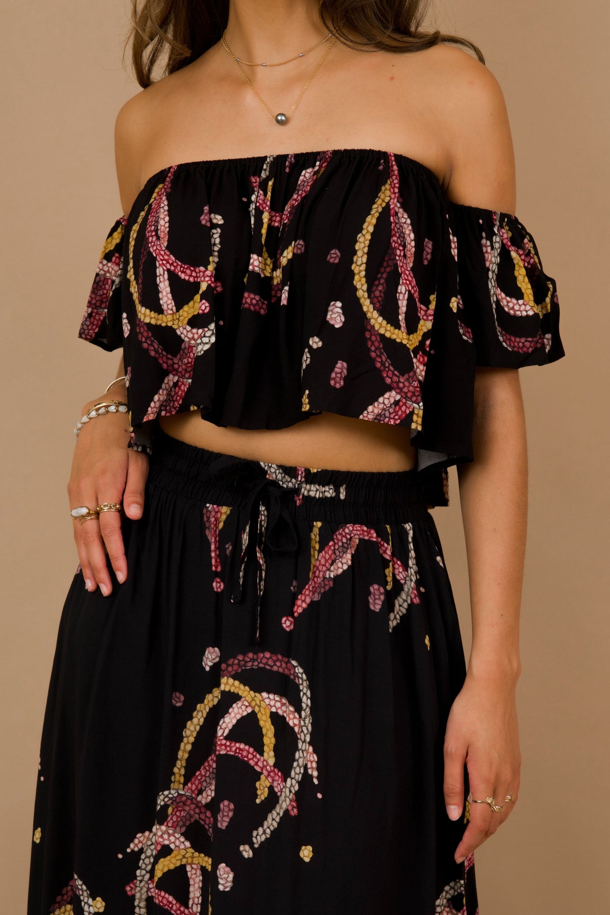 Top Nainoa Black Lei Kahelelani